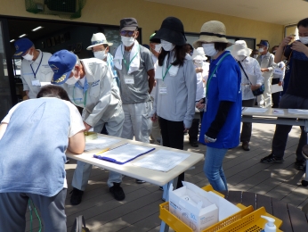 8班に分かれて、6つの役割を決定