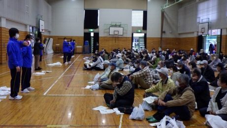 飯山高校生の手当訓練では腕の骨折と捻挫の救急対応を体験
