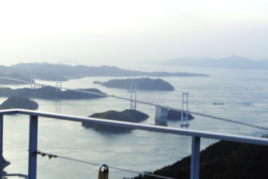 大島の南端に位置する亀老山の頂上にある展望公園。 眺望はしまなみ海道随一