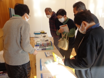 場所や用途に応じたネジや器具も展示