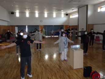 丸亀わくわく体操はDVDをみながら