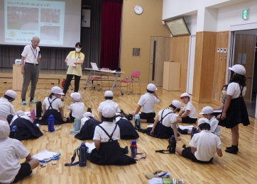 質問コーナーでは子どもたちから沢山の質問が