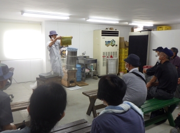 山田養蜂場では、養蜂の担い出不足や苦労、蜂蜜の希少さを学びました