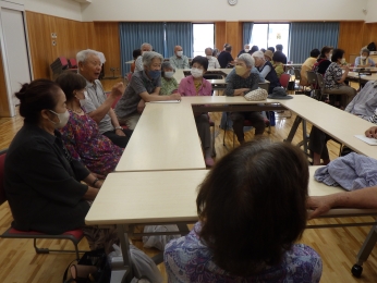 民生児童委員や福祉ママと日頃の困りごとなどを話し合います。