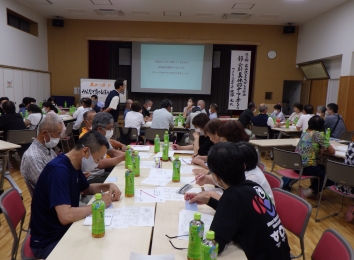 各部会別に分かれて話し合います