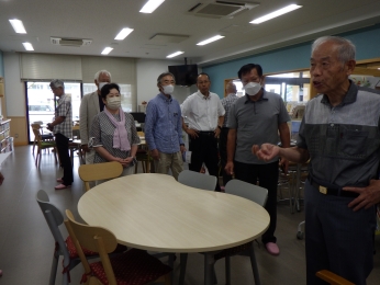 いろいろな質問が飛び交います・ふれあい交流室