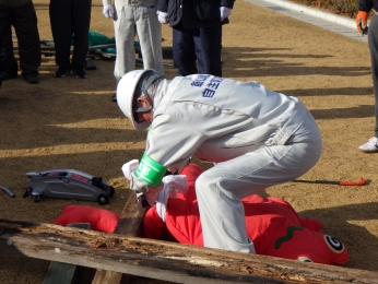 ジャッキの使い方体験。