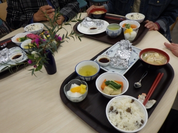 本日のメニューです。栄養を考えたバランスのよい食事です。