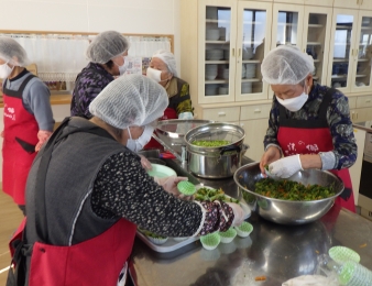 旬の野菜、菜花も前日畑からの採りたて新鮮です。