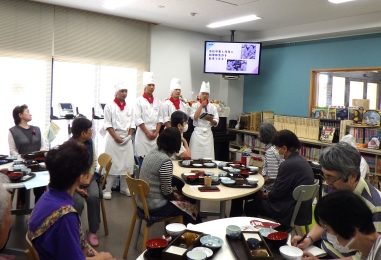 一年生による、料理研究部の活動内容説明。