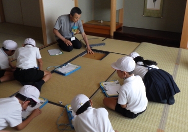 子どもたちは初めて見るのもばかリ（和室）