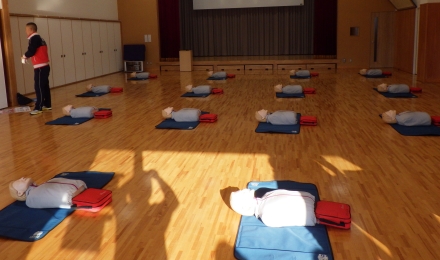 心肺蘇生の仕方やAEDの使い方を体験。